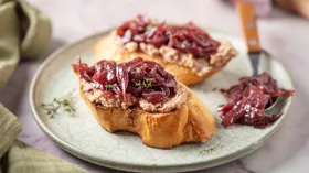 Лук на зиму: 8 простых заготовок, которые помогут сохранить вкус и аромат лета