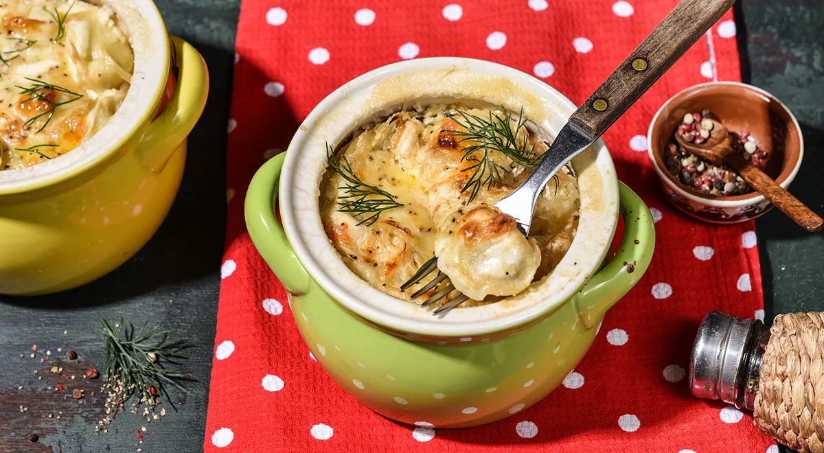 Рецепт пельменей в горшочке с сыром (можно использовать костромской)