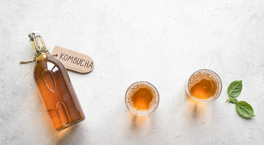 Хорошая комбуча пахнет чистой кислинкой, чаем, а если повезло&nbsp;— фруктами или травами из добавок