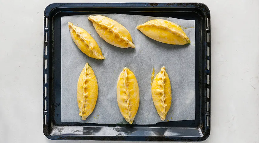 Пирожки со щавелем и яйцом в духовке