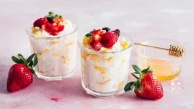 Рисовый кокосовый пудинг с кукурузой