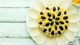 Салат «Подсолнух» с грибами и курицей