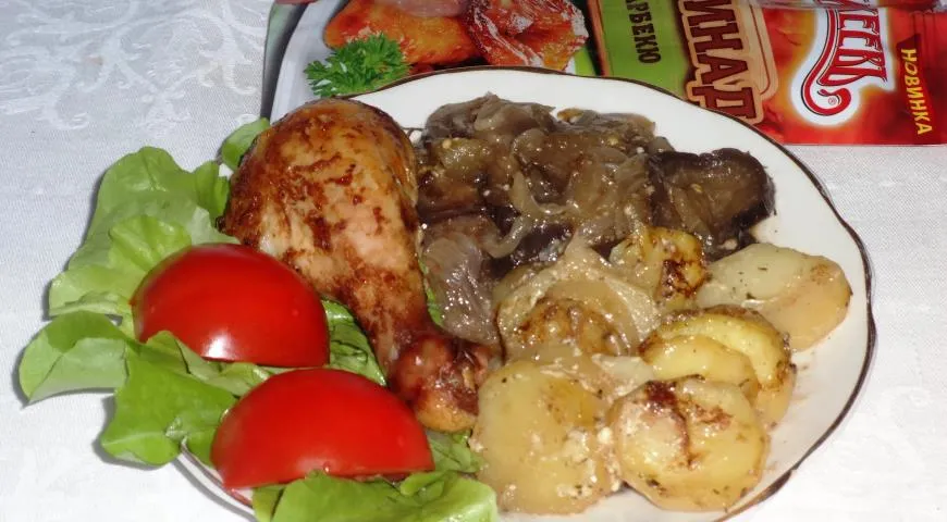 Готовим курицу, запеченную с картофелем и баклажанами