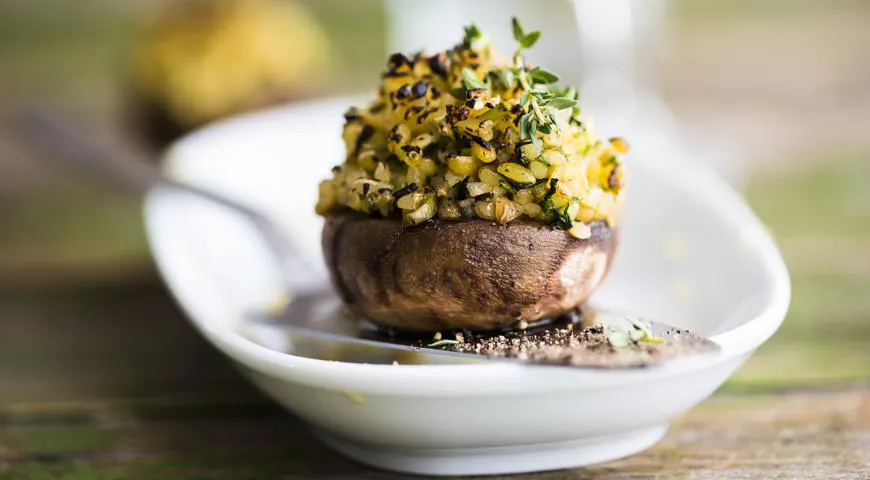 Рецепты приготовления фаршированных шляпок шампиньонов – вкусное и простое блюдо