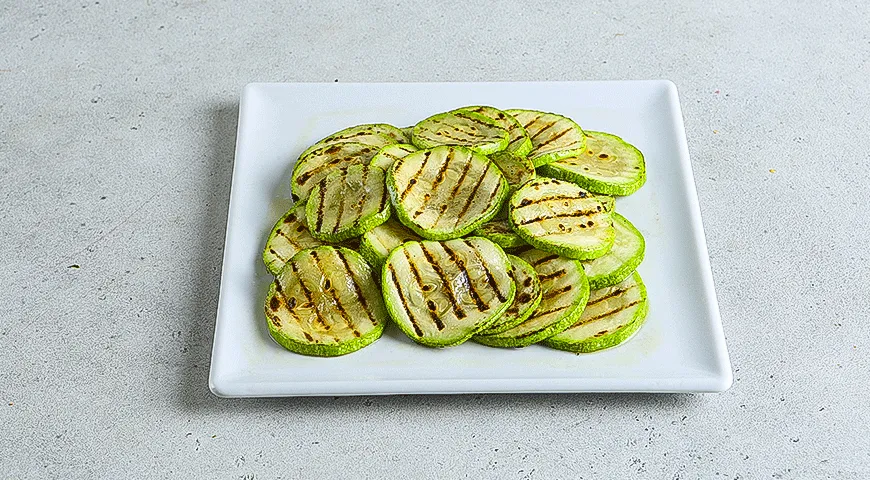 Пьядина с вареной колбасой и кабачком