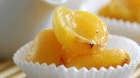 Карамелизованные абрикосы с мятным йогуртом
