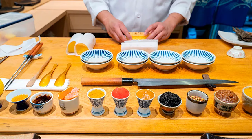 Главный принцип омакасе — это «продукты сегодняшнего дня»: самые свежие, сезонные, лично отобранные шефом