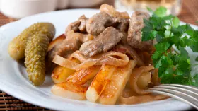 Печень с грибами и луком