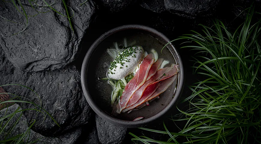 Рецепт окрошки на березовом квасе с мороженым из сливочного хрена