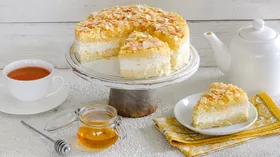 Сладкий десерт из кускуса, творога и меда в иерусалимском стиле
