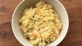 Орзо с брокколи и морковью