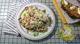 Запеченный баклажан с фаршем и рисом