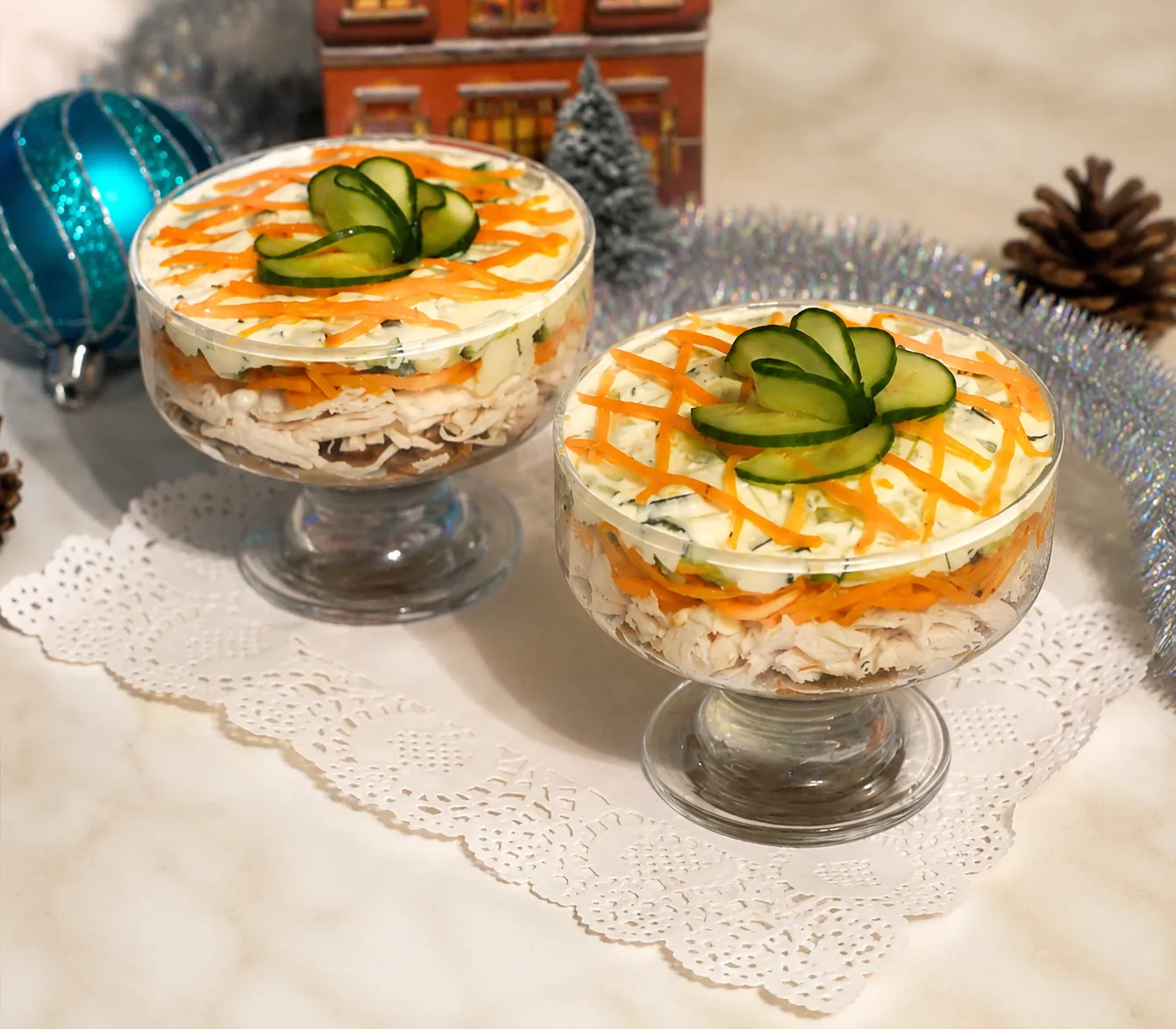 Салат с курицей, грибами и майонезом