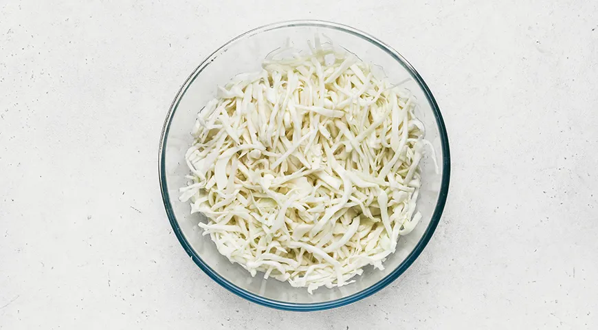 Тушеная капуста с кабачком и сосисками