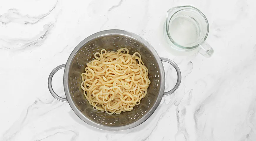 Лапша спагетти. Ингредиенты для домашней лапши. Отварить спагетти. Вермишель. Лапша канжак.