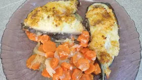 Стейки зубатки, запечённые в сухарях