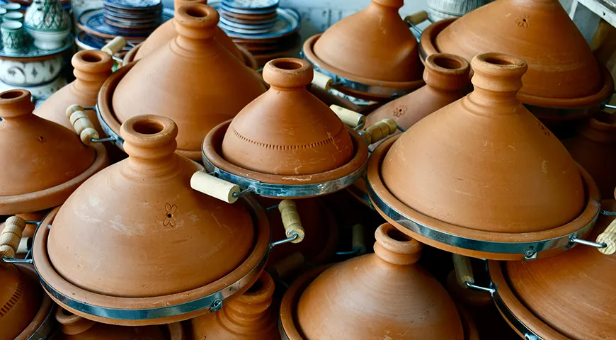 Повара Магриба выбирают самые обычные глиняные тажины без глазури
