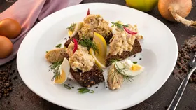 Рецепты с сельдью, молочной продукцией и яблоком