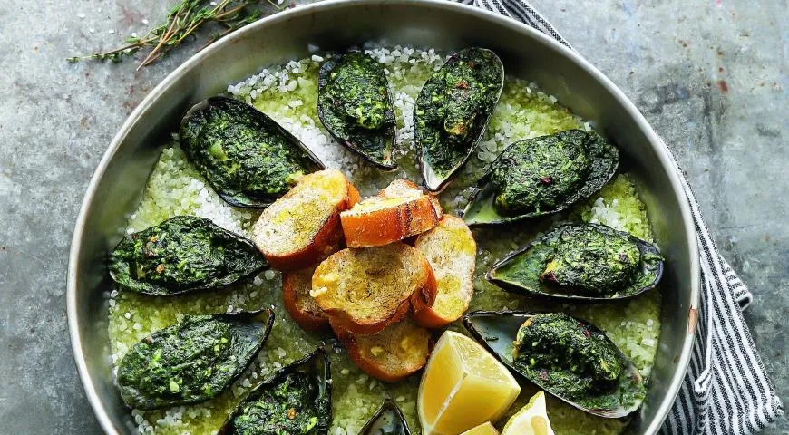 Мидии с чесночным маслом