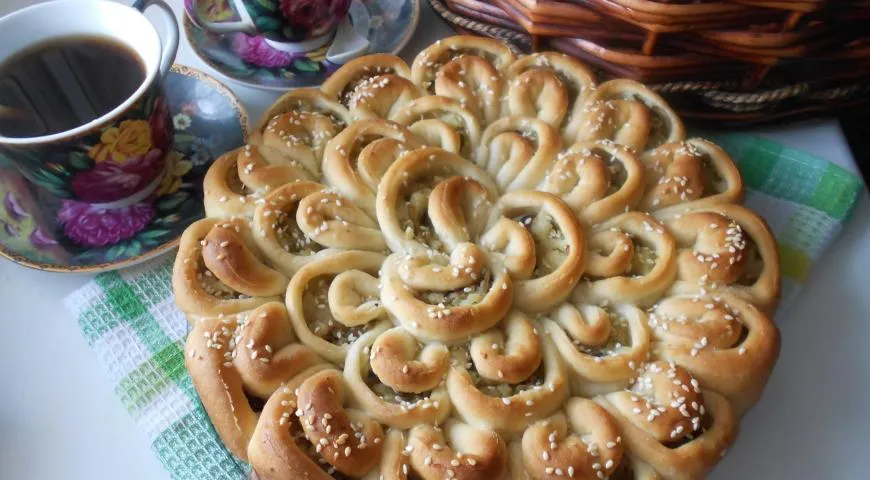 Картофельно-грибной пирог "Хризантема"