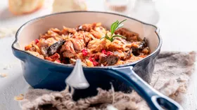 Тушеная капуста со свининой и грибами