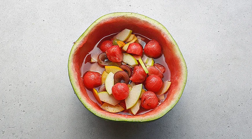 Крюшон в арбузе