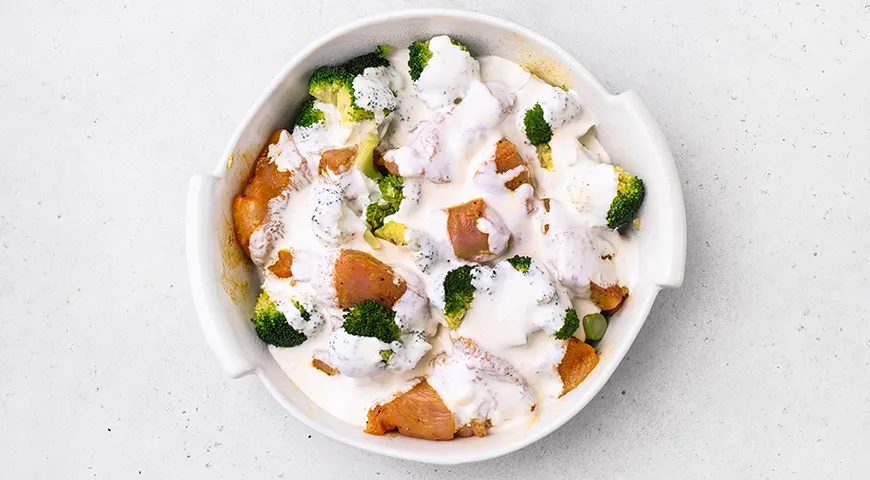 Индейка с брокколи в духовке