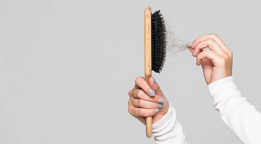 Интенсивность выпадения волос напрямую зависит от тяжести перенесенного заболевания