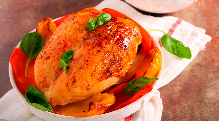 Запеченная куриная грудка с перцем