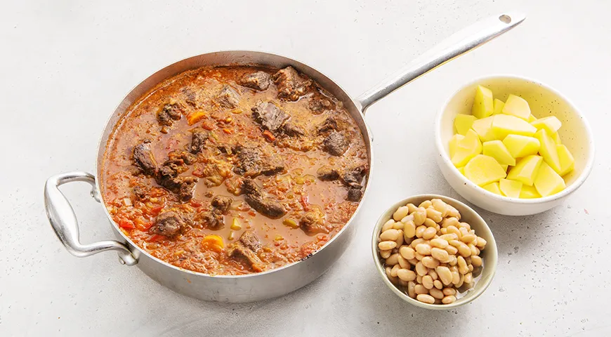 Мексиканское рагу с мясом, овощами и фасолью