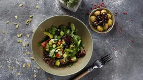 Рецепты с фруктами, огурцом и оливками