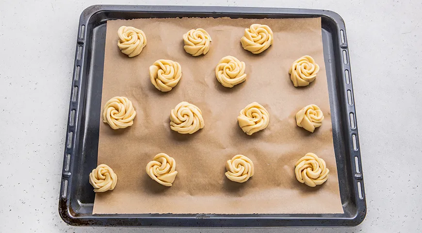 Булочки-розочки из дрожжевого теста