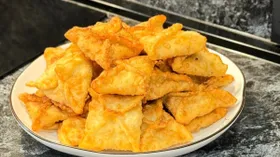 Хрустящие жареные конвертики с сочной начинкой