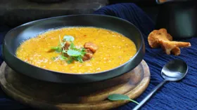 Тыквенный крем-суп с сыром и лисичками