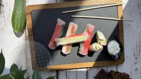 Спринг-роллы с огурцом и крабовыми палочками