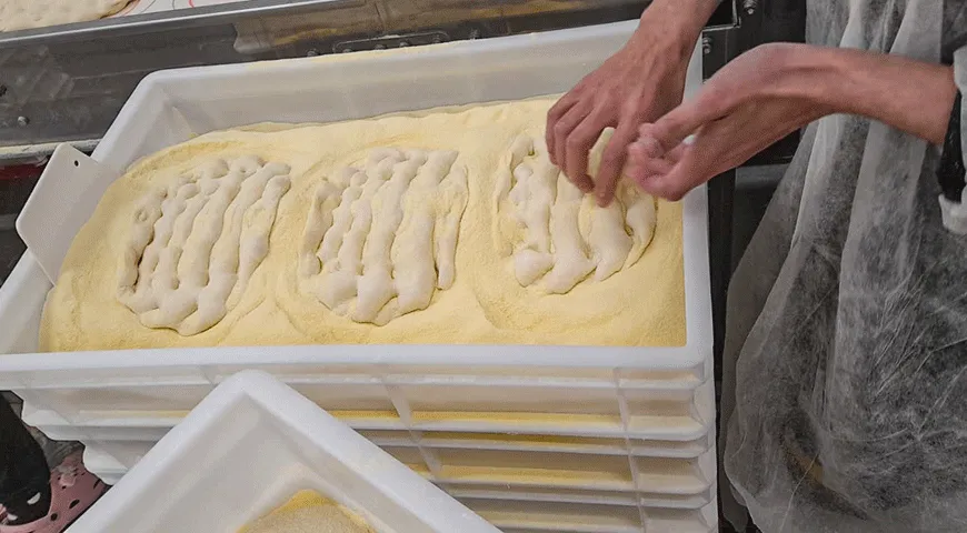 Тесто для парбейков проходит этап холодной ферментации от 24 до 48 часов