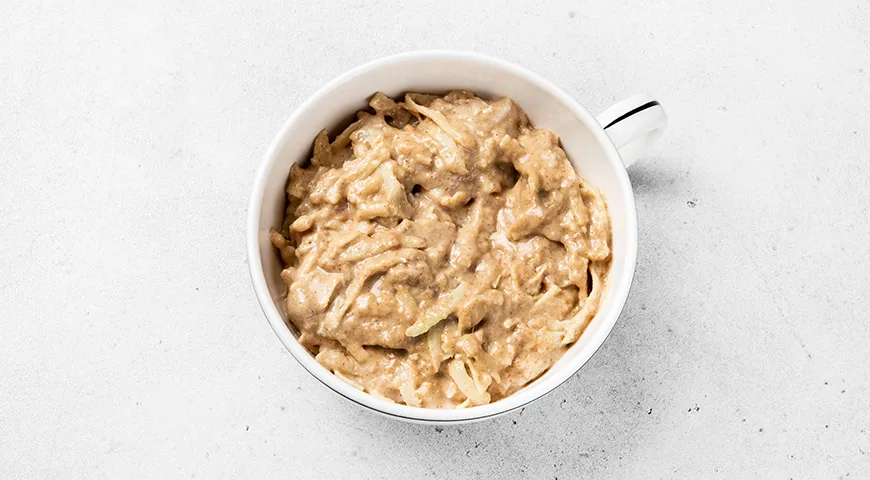 Кекс в микроволновке с яблоком