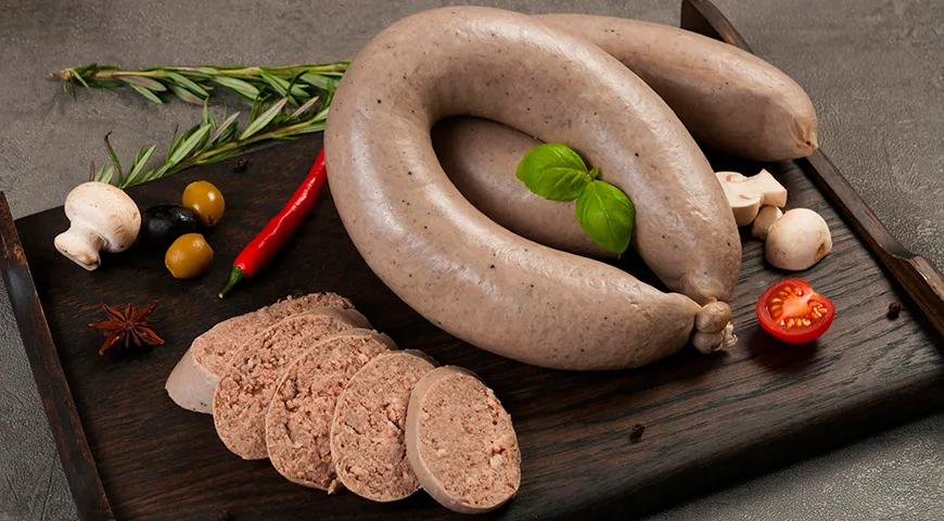 Ливерная колбаса отличается высокой питательной ценностью за счет содержания субпродуктов — прежде всего печени и сердца