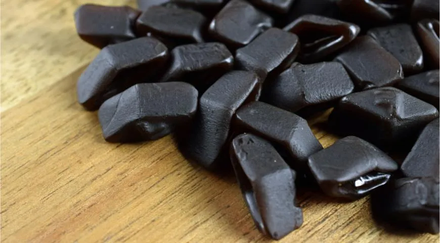 Салмиякки — черное желе со вкусом солодки