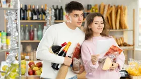 Эксперт по пищевой безопасности сказала, какие новогодние продукты не стоит покупать заранее