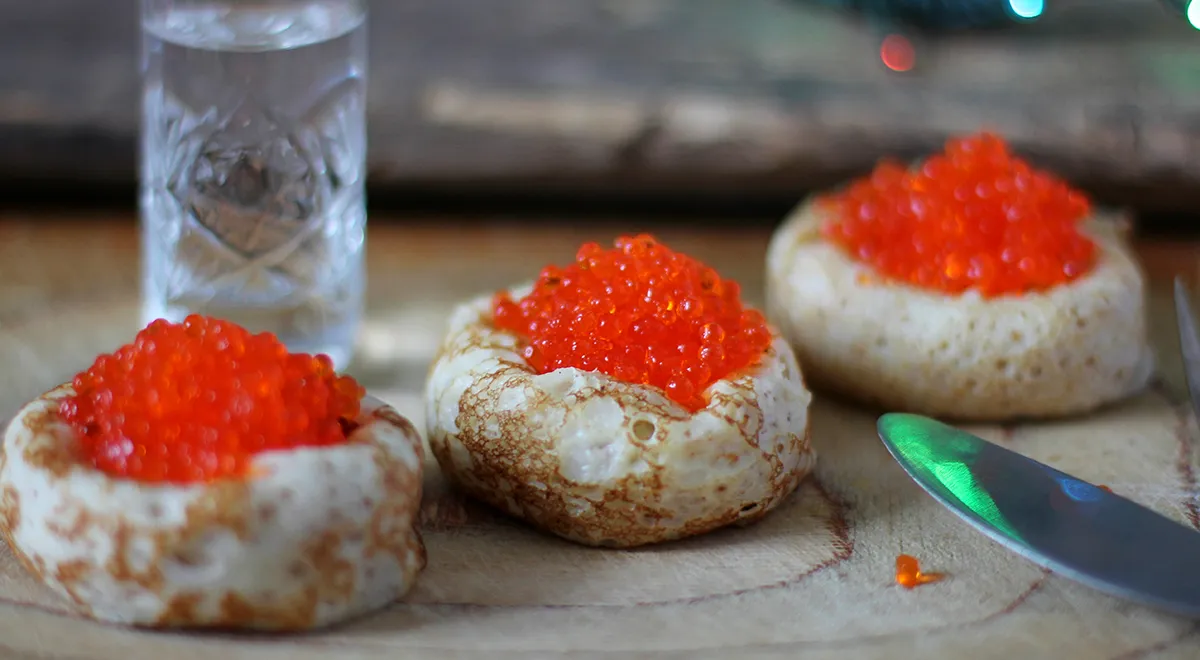 Блины с икрой и водкой