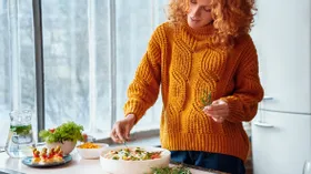 Селедка под шубой и еще 5 любимых новогодних салатов: как приготовить веганскую версию