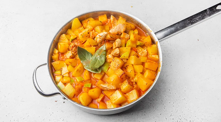 Жаркое из курицы с картошкой