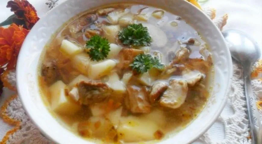 Избранные рецепты грибного супа с лисичками
