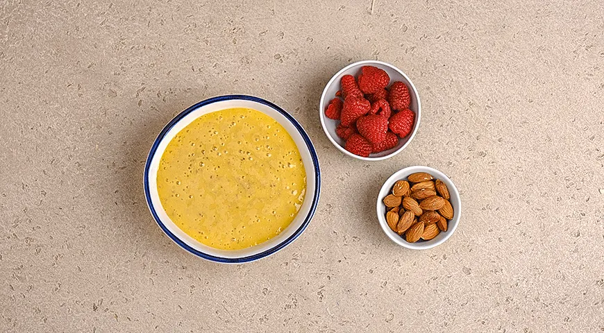 Фруктово-миндальный смузи боул