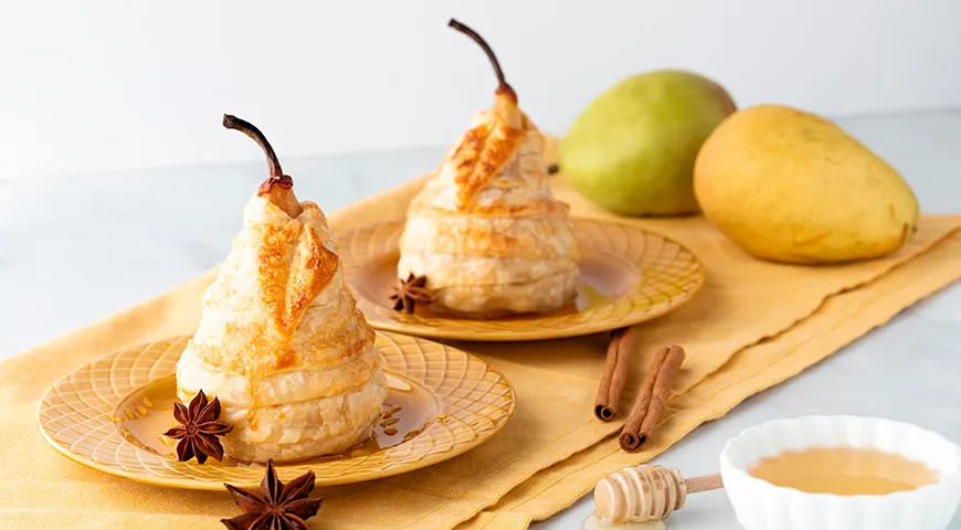 Груши в слоеном тесте с карамелью