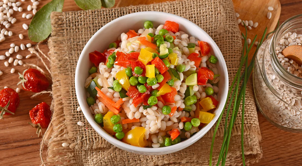 Салат из перловки с овощами