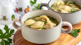 Пельмени с бульоном: 5 способов вкусно подать любимое блюдо