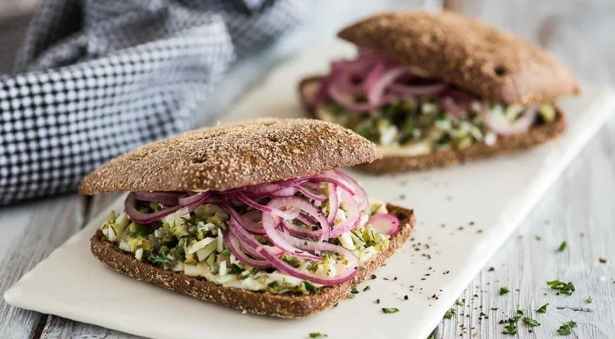 Рецепт сэндвича с жареной мойвой