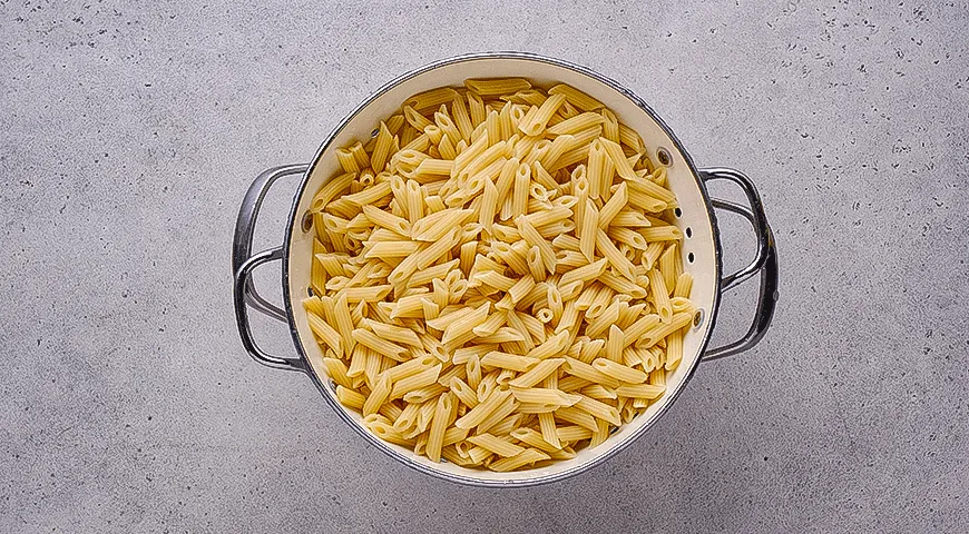 Курица с тыквенным соусом и пастой